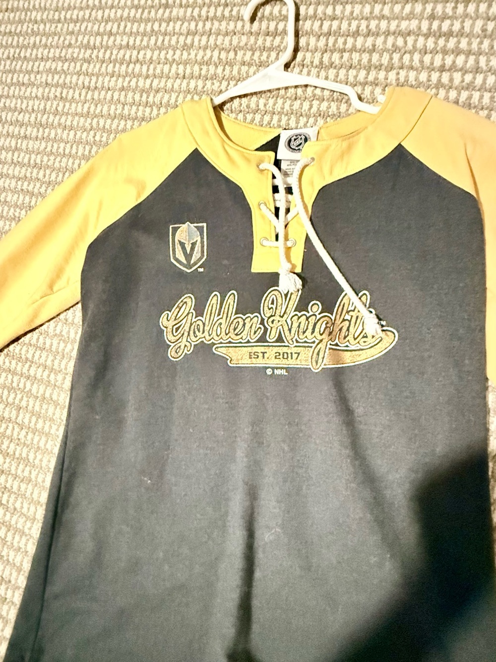 NHL Vegas Golden Knights Lace-Up Raglan Top - Black & Gold